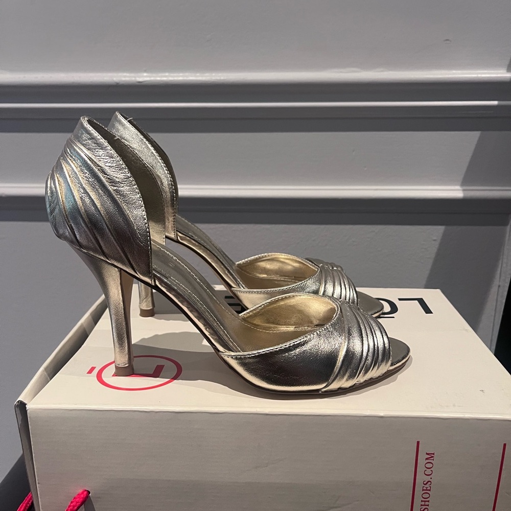 Elegant gold Heels with Stiletto Style